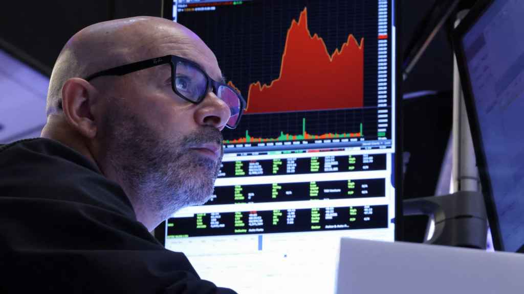 Dow drops 150 points as investors await trade deals, Fed decision: Live&nbsp;updates