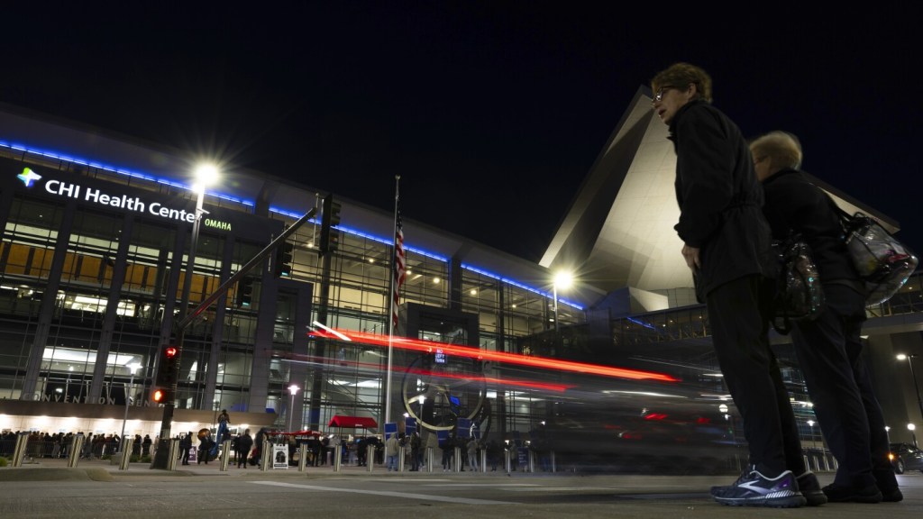 Throngs of admirers fill an arena to get Warren Buffett’s take on tariffs and Berkshire&nbsp;Hathaway
